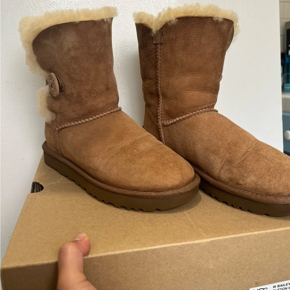 UGG CHESTNUT BAILEY BUTTON II - Picture 6 of 6
